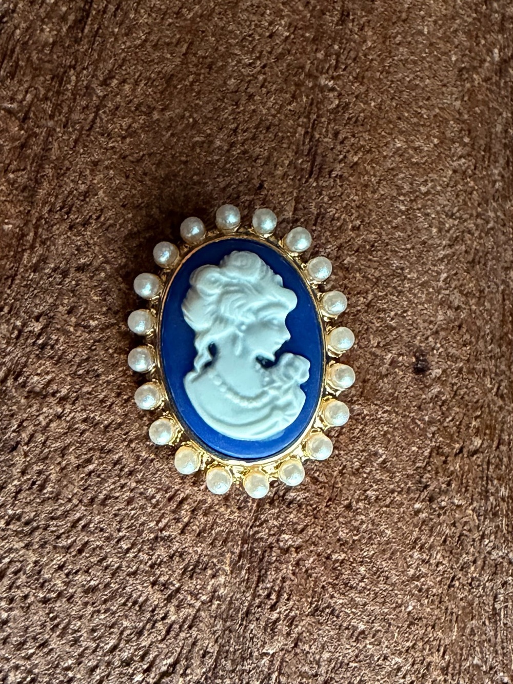 Classic Blue Cameo Brooch with Pearl Halo Gild colored base metal